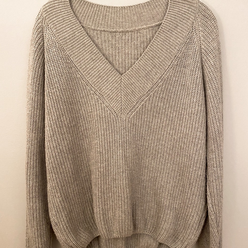 Comfy Cotton Gray V-Neck Sweater - Italian